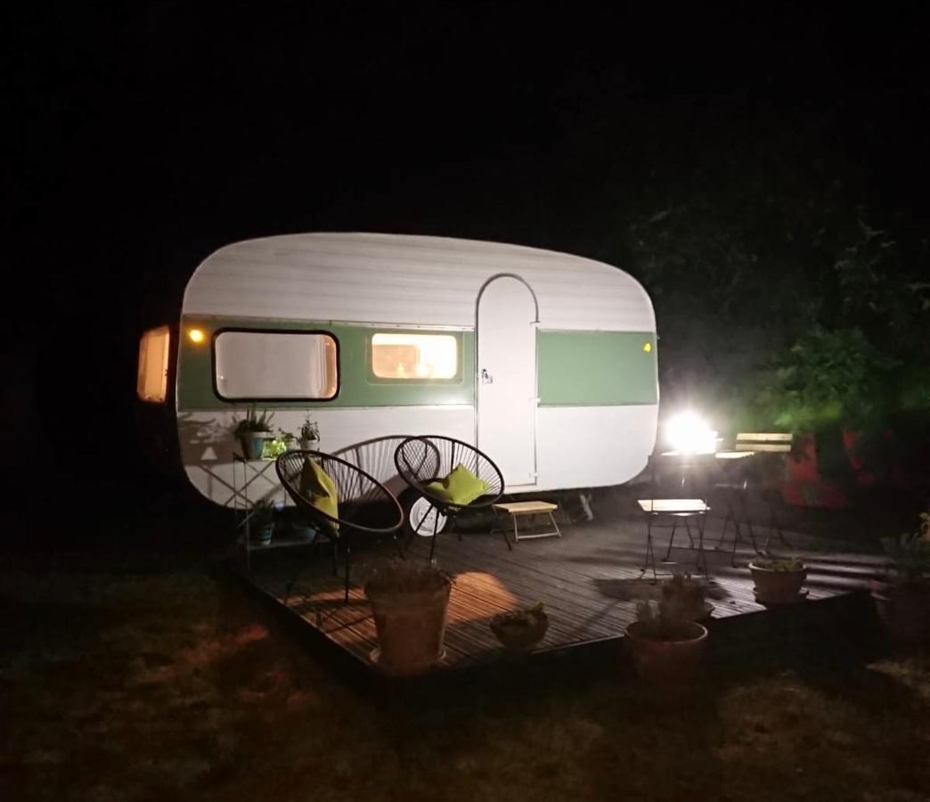 Ma Caravane Dans Les Collines Villeneuve-la-Comptal 外观 照片